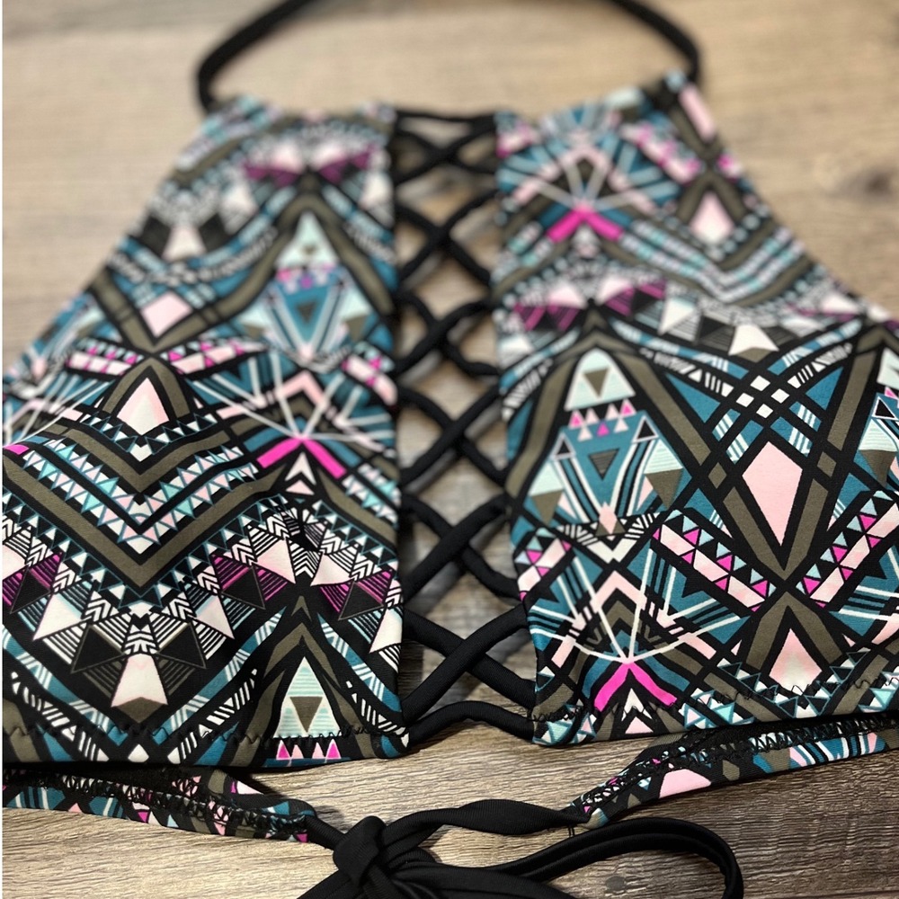 Rue‎ Bleu Rue21 Geometric Tribal Lace Up High Neck Halter Bikini Top Size M Boho - Picture 3 of 6